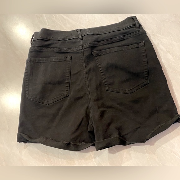 Stretchy Jegging Shorts - Picture 2 of 2